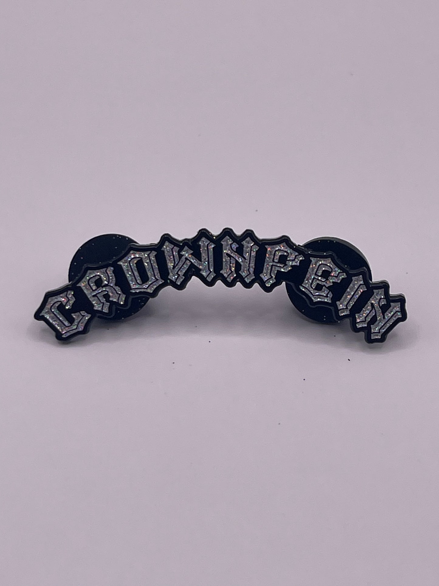 Crown Fein Script Pin "VVS”