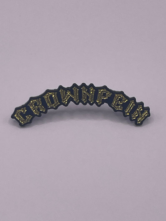Crown Fein Script Pin "I Love Gooooollld"